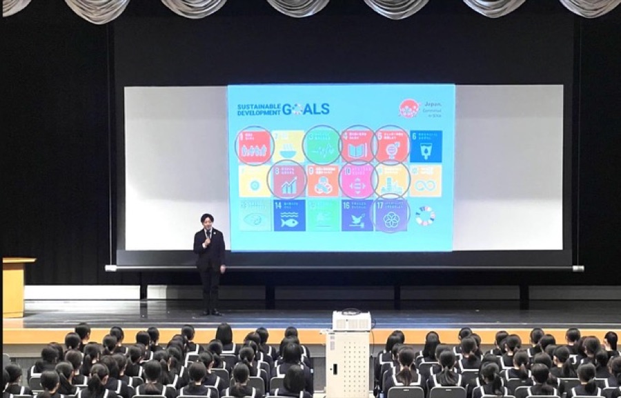 高校の講演・研修の様子