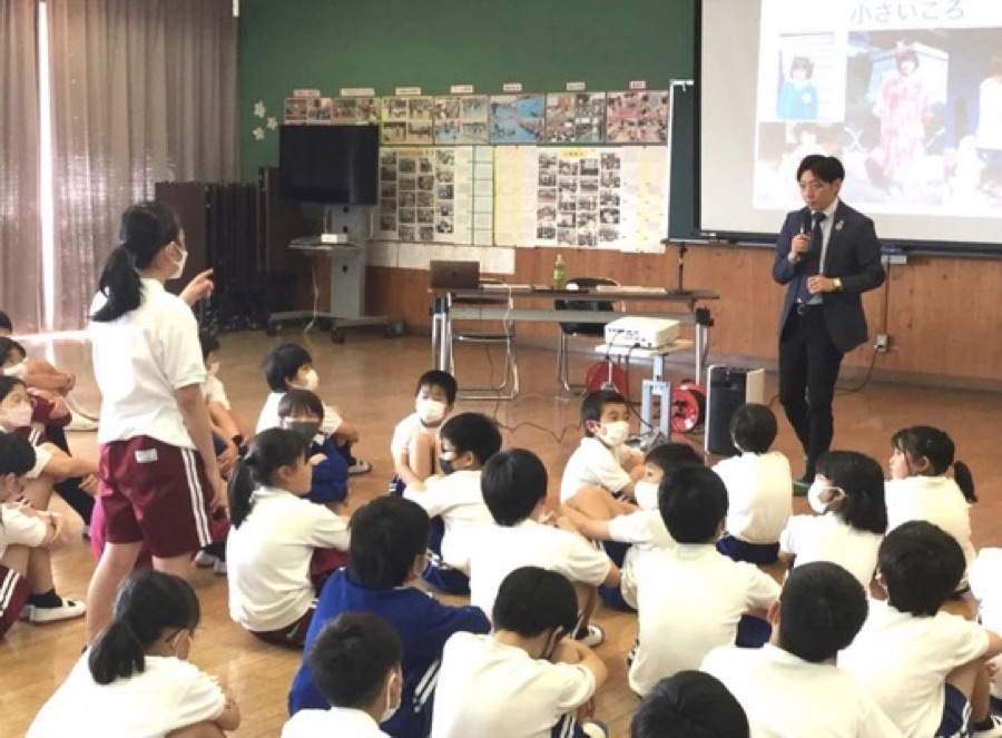 小学校 低学年の講演・研修の様子